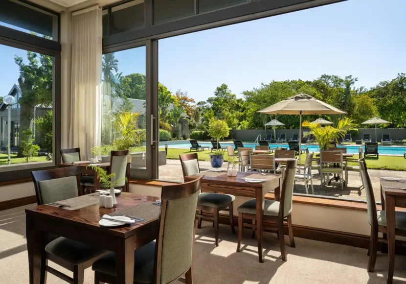 17181927183282 premierresortthemooringsrestaurantsalmonbar