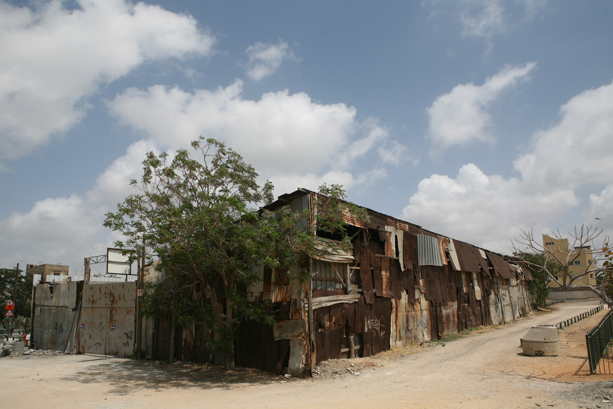 Tin shack in Shapira