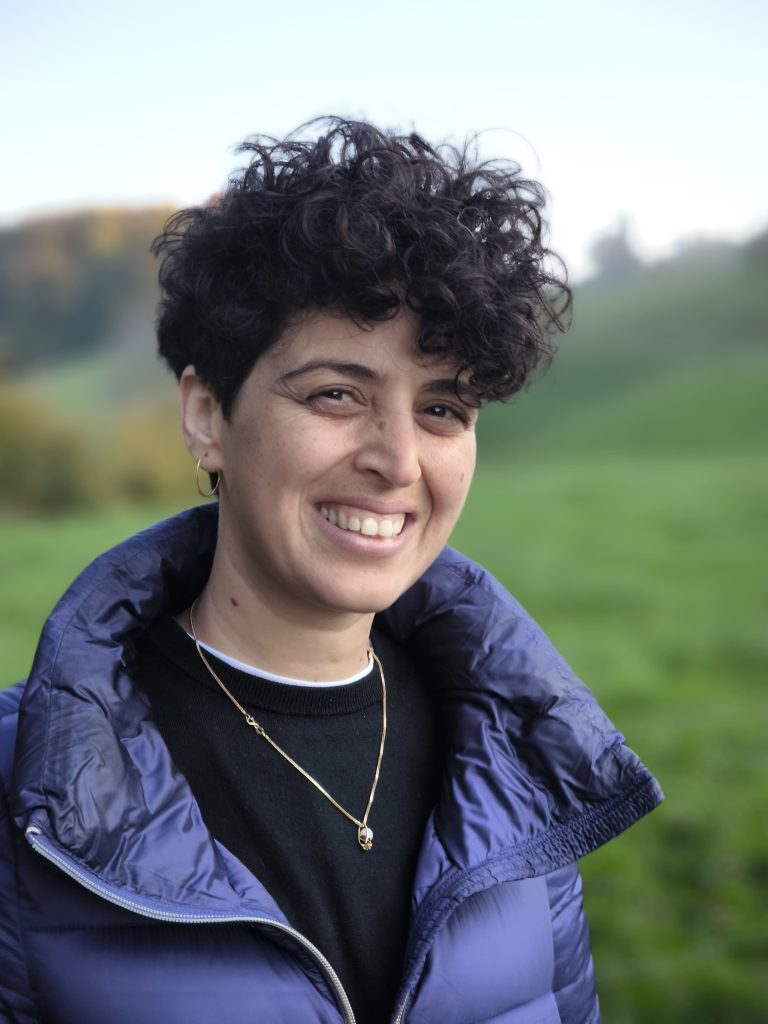 מדריכת טיולים רעות ברששת